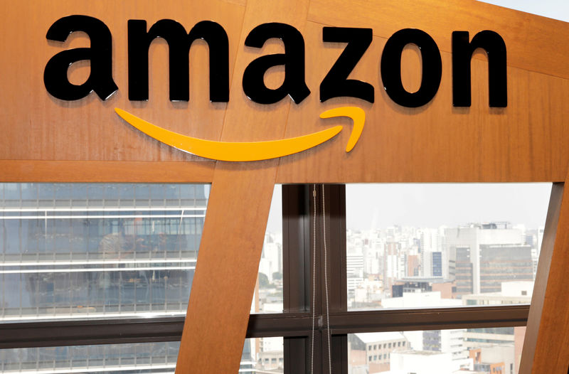 © Reuters. FILE PHOTO: The logo of Amazon.com Inc is seen in Sao Paulo