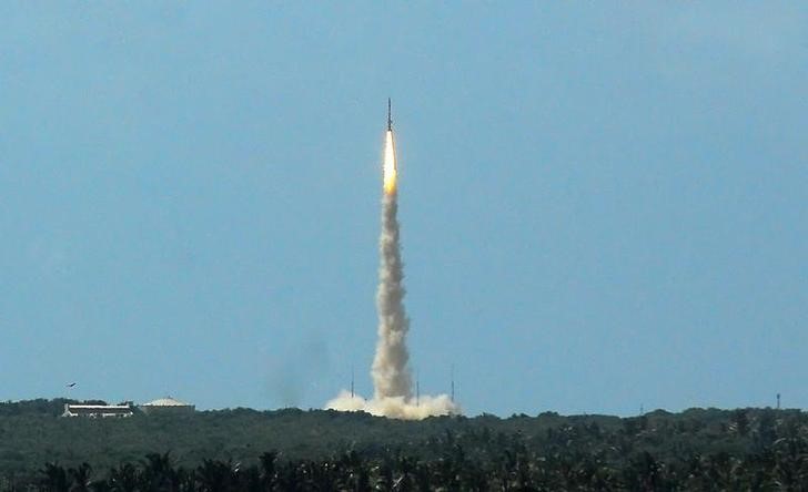© Reuters. Foguete VSB-30 é lançado do Centro de Lançamento de Alcântara, no Maranhão