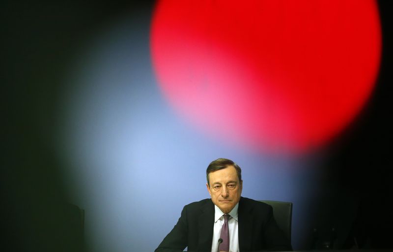 © Reuters. Presidente do Banco Central Europeu (BCE), Mario Draghi, durante coletiva de imprensa em Frankfurt, na Alemanha