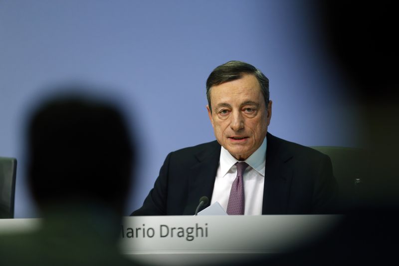 © Reuters. European Central Bank (ECB) President Mario Draghi holds a news conference
