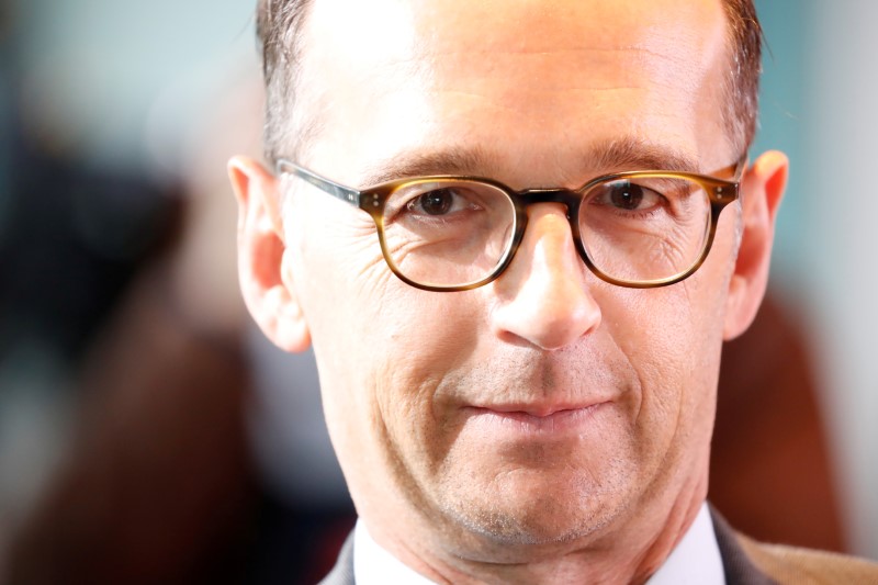 © Reuters. FILE PHOTO: German Justice Minister Heiko Maas attends the weekly cabinet meeting at the Chancellery in Berlin