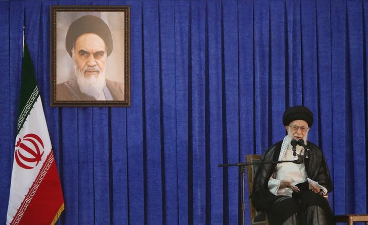 © Reuters. Líder supremo do Irã, Aiatolá Ali Khamenei, discursa em Teerã