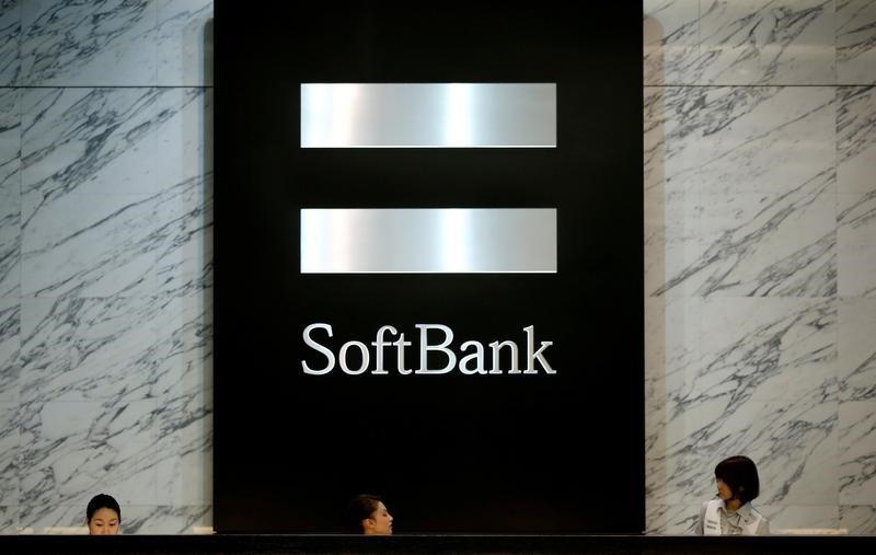 © Reuters. FILE PHOTO: Logo of SoftBank Group Corp is seen at the company's headquarters in Tokyo
