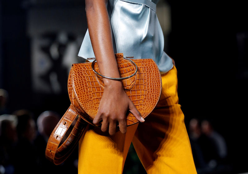 © Reuters. FILE PHOTO: A model displays a creation at the Salvatore Ferragamo Spring/Summer 2018 show at the Milan Fashion Week in Milan