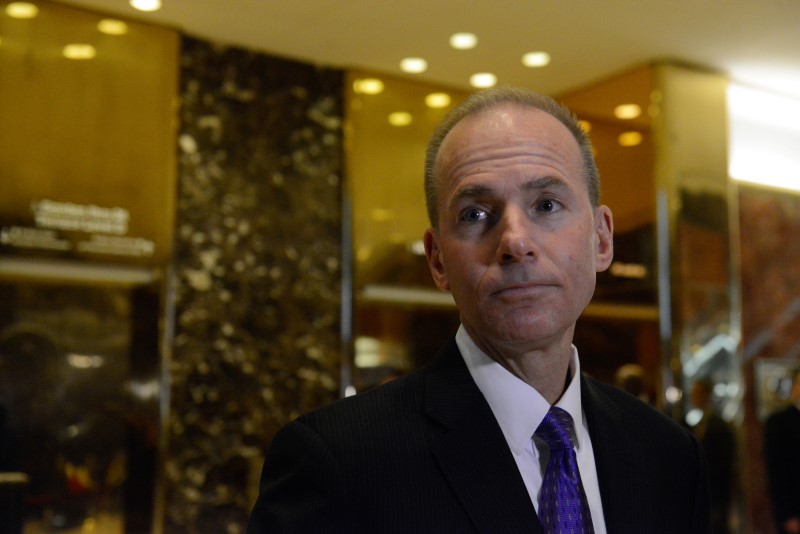 © Reuters. FILE PHOTO: Dennis Muilenburg, CEO of The Boeing Company, arrives at Trump Tower in New York City