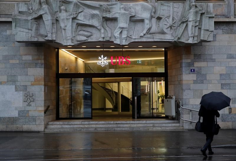 © Reuters. The logo of Swiss bank UBS is seen at a branch office in Zurich