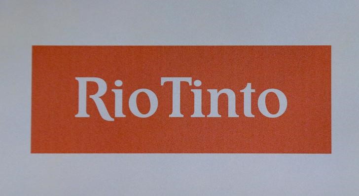 © Reuters. FILE PHOTO: The Rio Tinto mining company's logo is photographed at their annual general meeting in Sydney