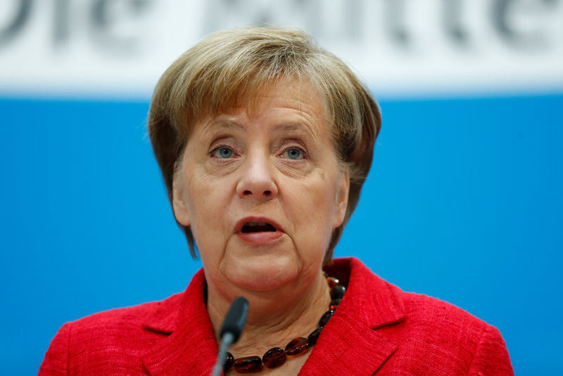 © Reuters. German Chancellor Merkel gives a statement a the CDU headquarters in Berlin