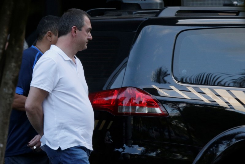 © Reuters. Brazil's billionaire businessman Joesley Batista leaves the Federal Police headquarters in Brasilia