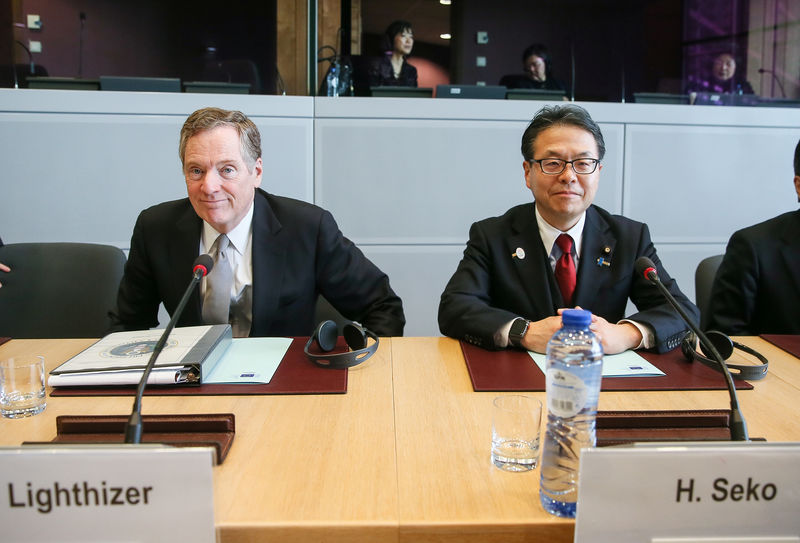 © Reuters. U.S. Trade Representative Lighthizer EU Trade Commissioner Malmstrom and Japan's Minister of Economy, Trade and Industry Seko take part in a meeting to discuss steel overcapacity in Brussels