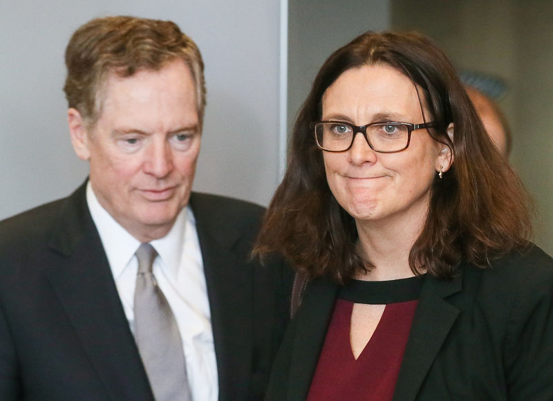 © Reuters. U.S. Trade Representative Lighthizer and EU Trade Commissioner Malmstrom take part in a meeting to discuss steel overcapacity in Brussels