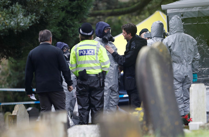 © Reuters. الشرطة البريطانية تفحص 240 دليلا في هجوم بغاز الأعصاب على جاسوس سابق