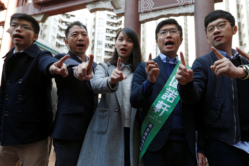 © Reuters. Joshua Wong, Wu Chi-wai, activist Agnes Chow, Au Nok-hin and Nathan Law campaign in Hong Kong