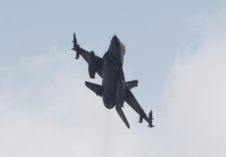 © Reuters. وكالة: طائرات حربية تركية تدمر 18 هدفا لمتمردين أكراد في العراق
