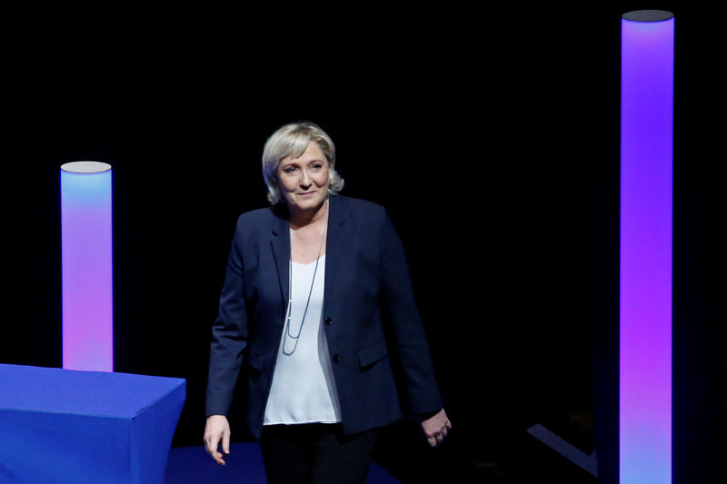 © Reuters. زعيمة اليمين المتطرف في فرنسا تقترح تغيير اسم حزبها إلى "التجمع الوطني"