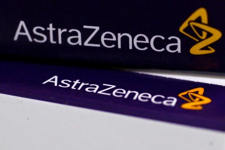 © Reuters. FILE PHOTO: The logo of AstraZeneca is seen on medication packages in a pharmacy in London