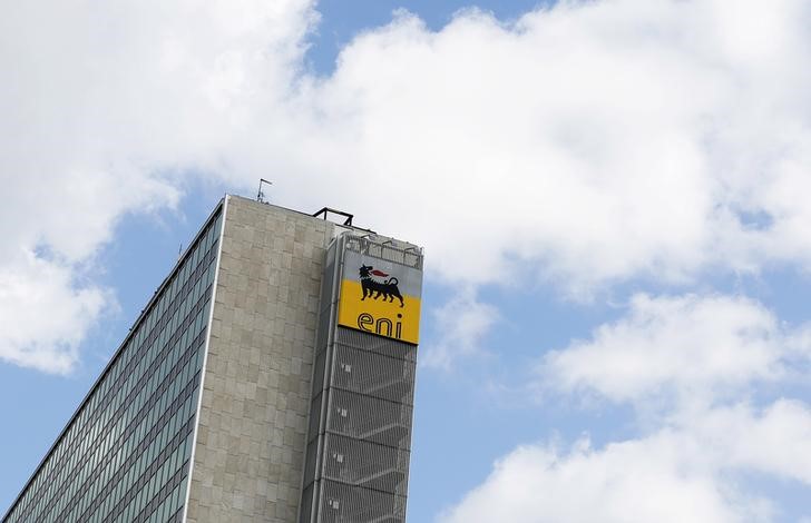 © Reuters. Логотип Eni-Saipem на штаб-квартире компании в Риме