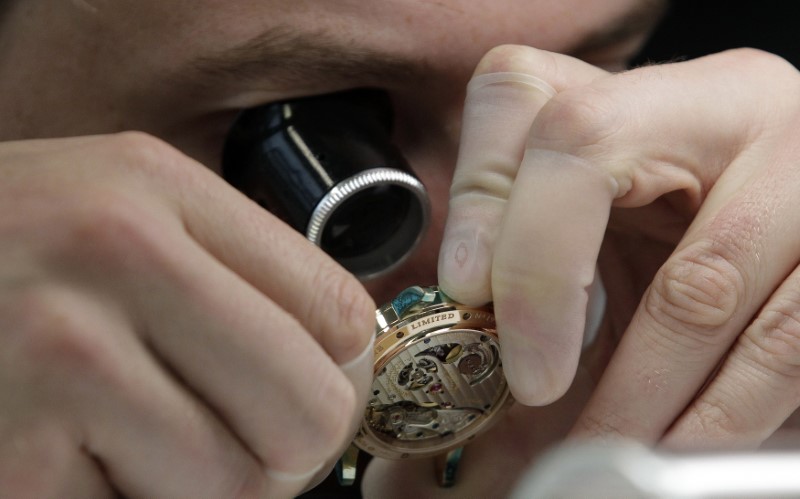 © Reuters. Worker checks the housing of a "Richard Lange Pour le Merite" by German watchmaker  A. Lange & Soehne in the east German city of Glashuette