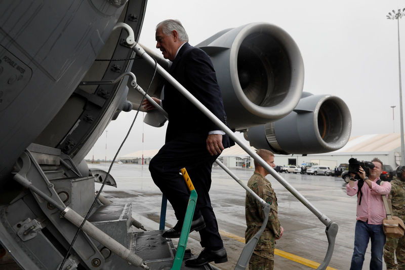 © Reuters. تيلرسون يقطع رحلته إلى أفريقيا ويعود إلى واشنطن