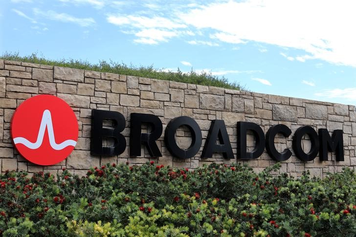 © Reuters. A sign to the campus offices of chip maker Broadcom Ltd, who announced on Monday an unsolicited bid to buy peer Qualcomm Inc for $103 billion, is shown in Irvine, California