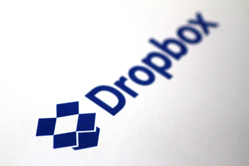 © Reuters. Illustration photo of the DropBox logo