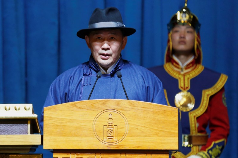 © Reuters. New Mongolia's president Khaltmaa Battulga speaks during his inauguration ceremony in Ulaanbaatar