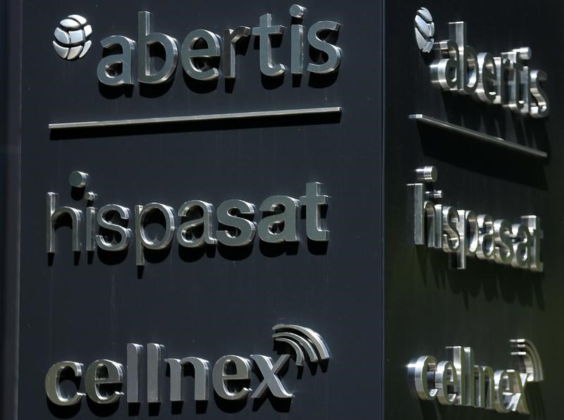 © Reuters. Abertis dice que todavía no hay oferta vinculante de Red Eléctrica por Hispasat