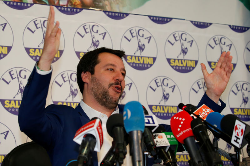 © Reuters. Il leader della Lega Matteo Salvini