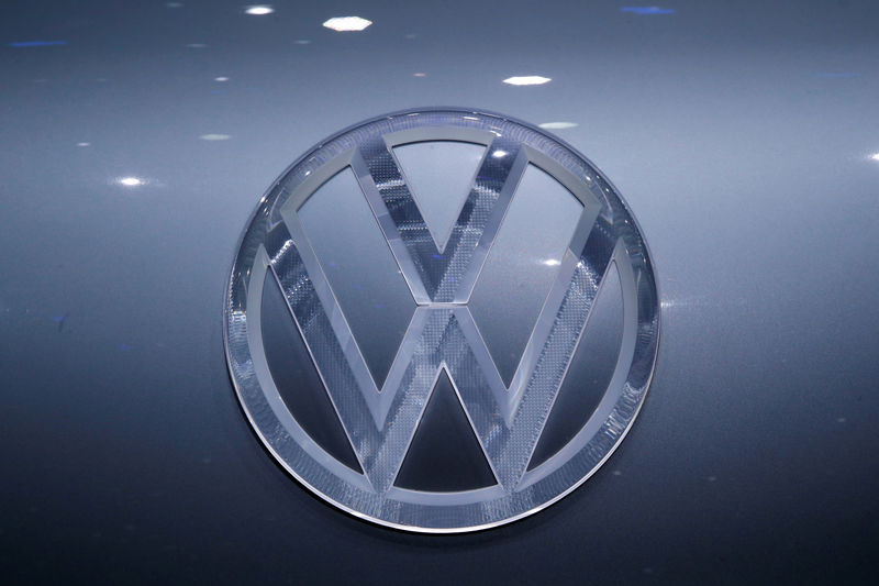 © Reuters. VOLKSWAGEN A PASSÉ 20 MILLIARDS DE COMMANDES POUR BATTERIES ÉLECTRIQUES