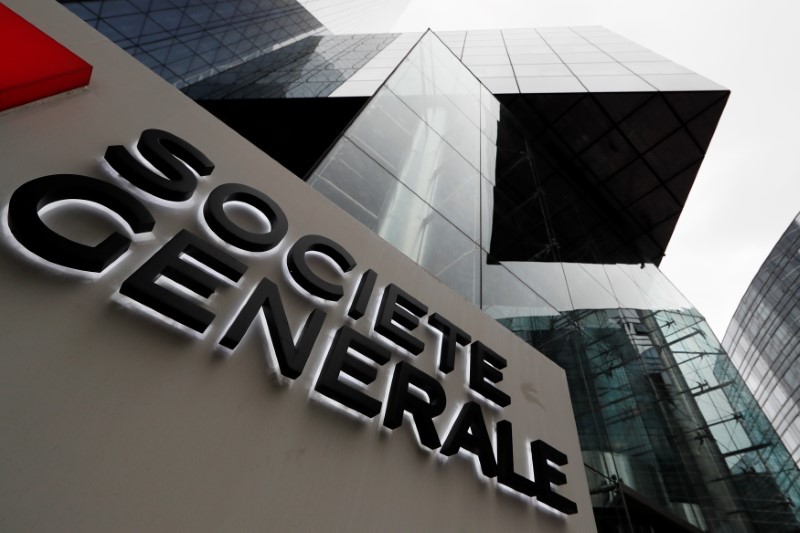 © Reuters. A view shows the logo on the headquarters of French bank Societe Generale at the financial and business district of La Defense near Paris