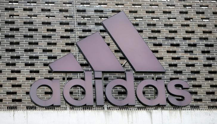 © Reuters. FILE PHOTO - The logo of Adidas is seen on an outlet store in Metzingen