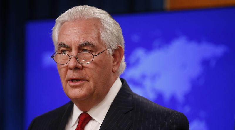 © Reuters. Rex Tillerson fala a repórteres após demissão em Washington