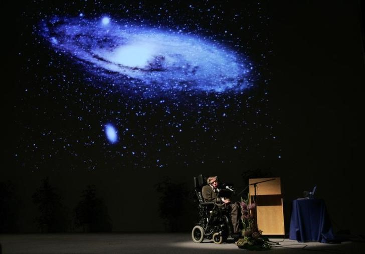 © Reuters. El fisico Stephen Hawking, quien conquistó las estrellas, muere a los 76 años