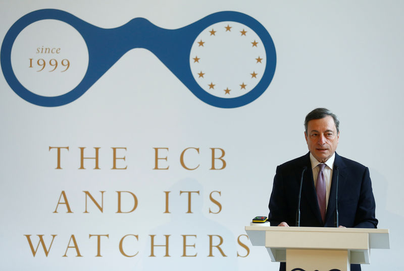 © Reuters. ECB President Draghi speaks during the ECB and Its Watchers conference in Frankfurt