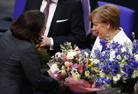 © Reuters. Germania, Bundestag rielegge Merkel per quarto mandato a cancelleria