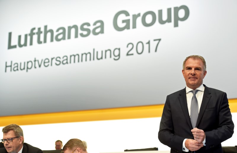 © Reuters. Lufthansa CEO Spohr attends the annual shareholders meeting in Hamburg