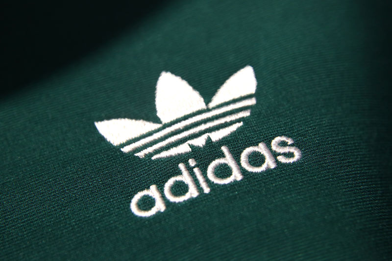 © Reuters. Логотип Adidas