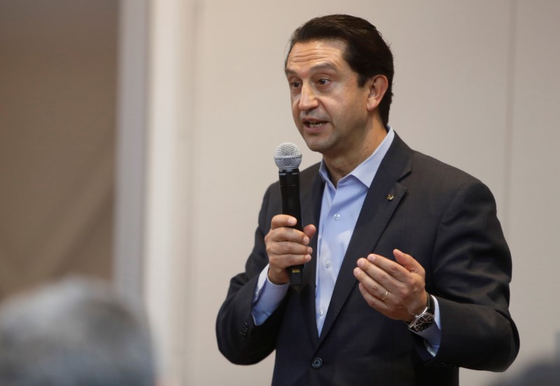 © Reuters. Jose Munoz, chief performance officer at Nissan Motor Limited, responds to a question on the new Renault-Nissan-Mitsubishi Alliance venture capital fund during roundtable with journalists at the 2018 CES in Las Vegas