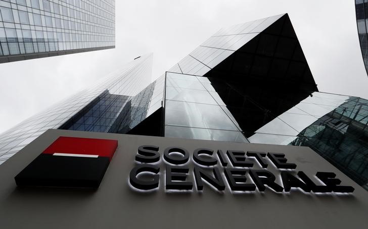 © Reuters. A view shows the logo on the headquarters of French bank Societe Generale at the financial and business district of La Defense near Paris