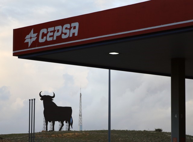 © Reuters. Beneficio ajustado de Cepsa saltó un 60% en 2017 por refino y subida del crudo