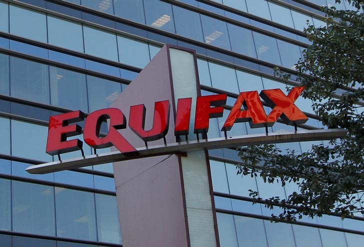 © Reuters. FILE PHOTO - Credit reporting company Equifax Inc. offices are pictured in Atlanta