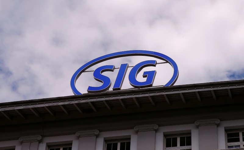 © Reuters. Logo of SIG Combibloc Group is seen in Neuhausen