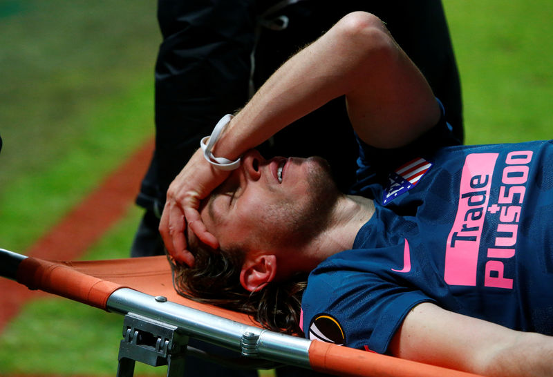 © Reuters. El defensa del Atlético Filipe Luis se perdería el Mundial por lesión