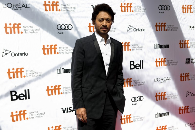 © Reuters. Ator indiano Irrfan Khan posa para foto durante Festival Internacional de Cinema de Toronto, no Canadá