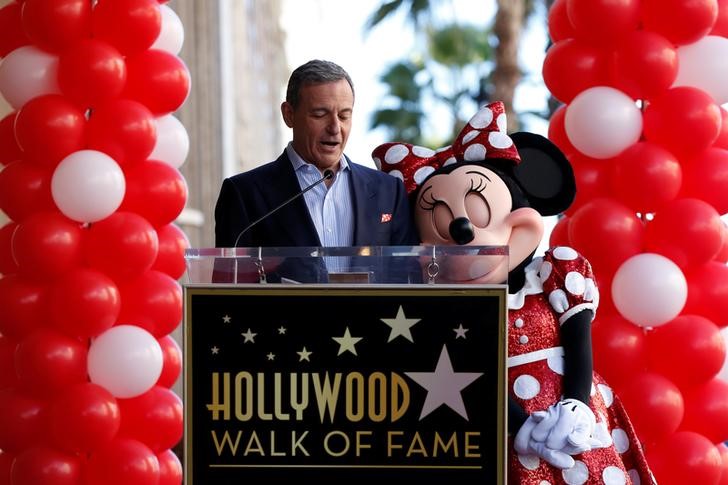 © Reuters. Chairman and CEO of The Walt Disney Company Iger speaks next to the character of Minnie Mouse at the unveiling of her star on the Hollywood Walk of Fame in Los Angeles