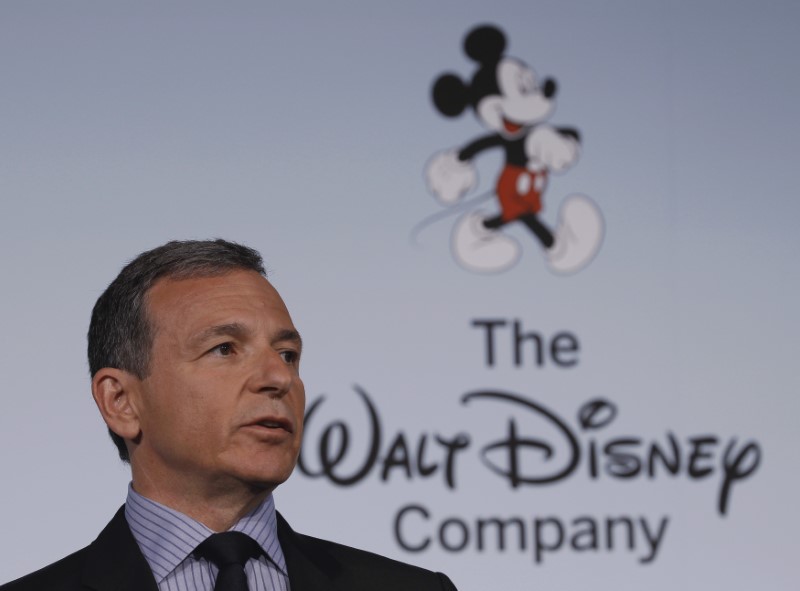 © Reuters. Walt Disney Company Chairman and CEO Iger announces Disney's new standards for food advertising on their programming targeting kids and families at the Newseum in Washington