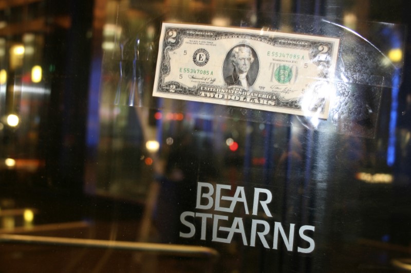 © Reuters. FILE PHOTO: A U.S. two dollar bill is taped to the revolving door leading to the Bear Stearns global headquarters in New York