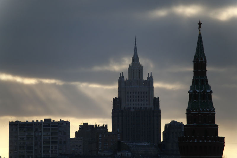 © Reuters. Un panoramica del Cremlino e del ministero degli Esteri a Mosca