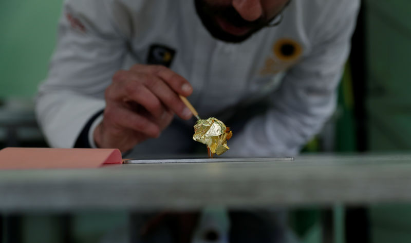 © Reuters. البرتغال تعرض أغلى قطعة شوكولاتة في العالم بسعر 9489 دولارا