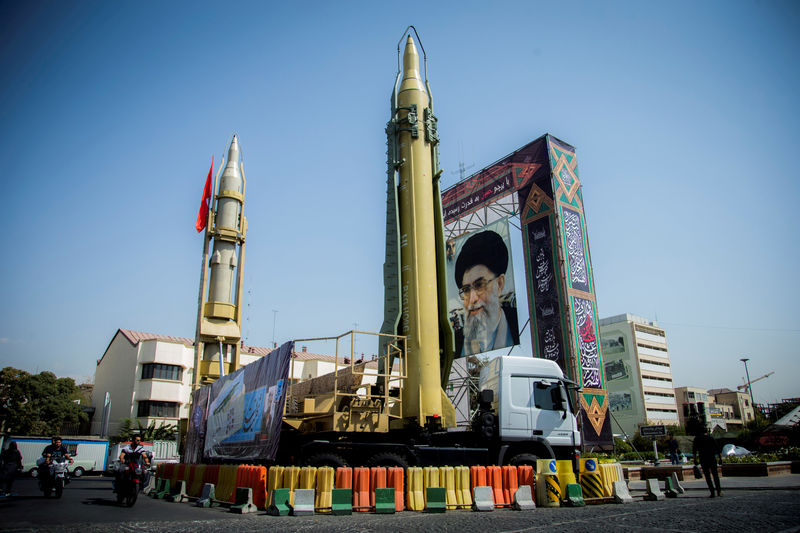 © Reuters. FILE PHOTO: FILE PHOTO: Supreme leader display seen at Baharestan Square in Tehran